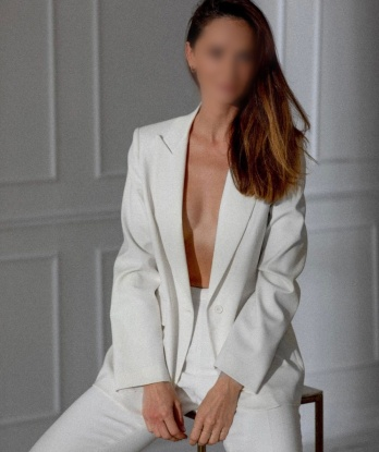 Флора, 32 года